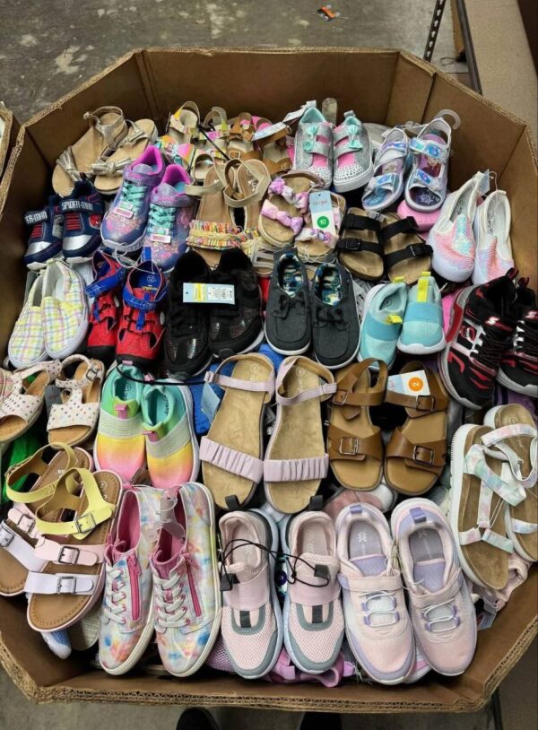 Target Kids Shoes Pallet Sale 400 pairs per pallet - Image 2