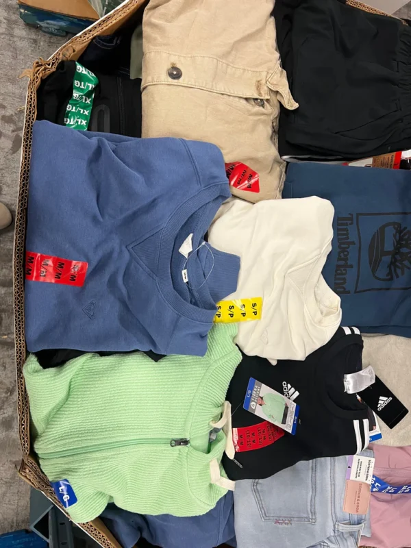 Costco Clothing pallet - Image 3