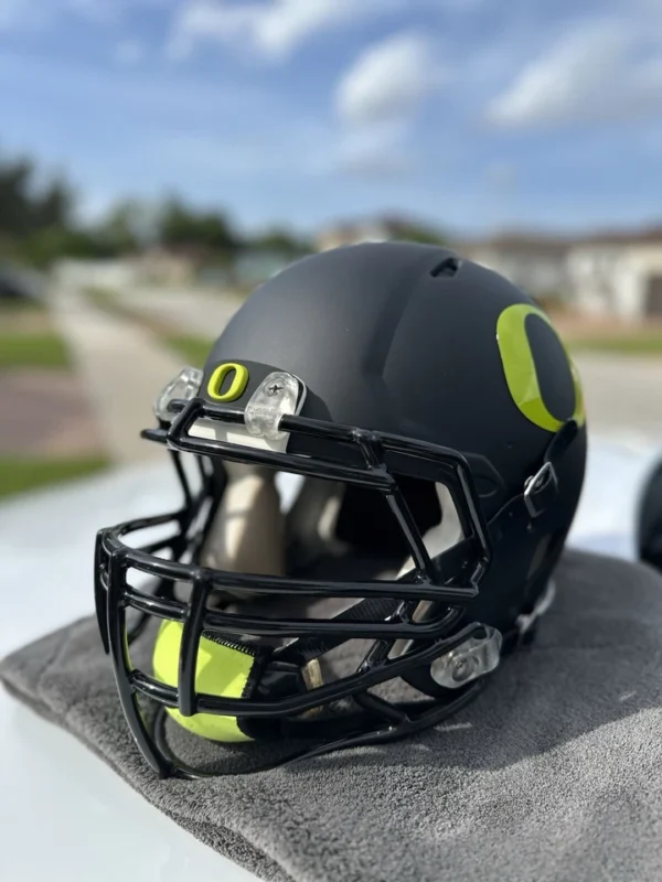 OREGON DUCKS VOLT CUSTOM RIDDELL SPEED FULL SIZE FOOTBALL HELMET - Image 3