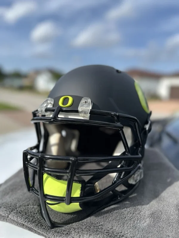 OREGON DUCKS VOLT CUSTOM RIDDELL SPEED FULL SIZE FOOTBALL HELMET