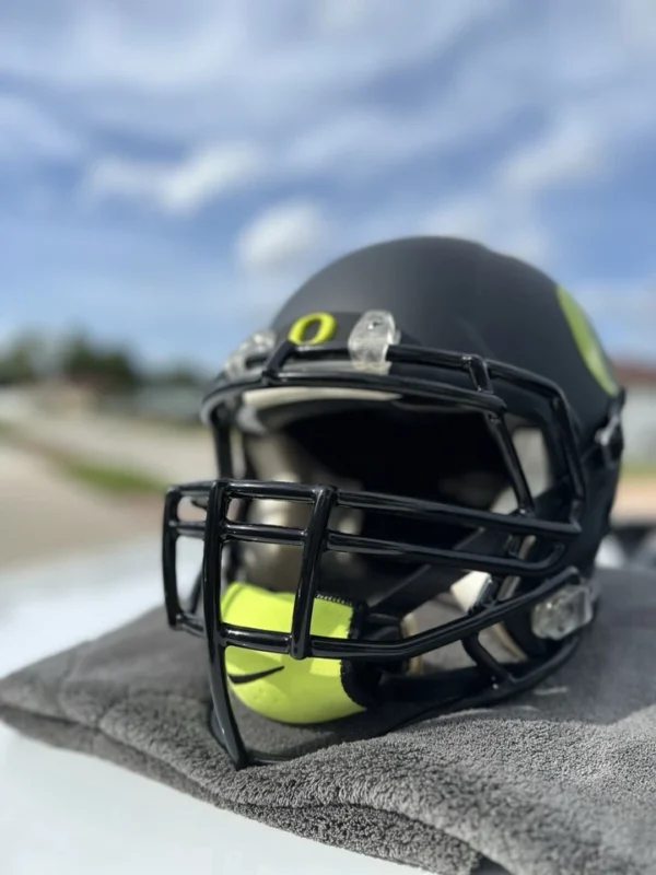 OREGON DUCKS VOLT CUSTOM RIDDELL SPEED FULL SIZE FOOTBALL HELMET - Image 8