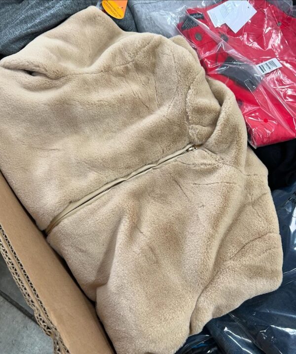 Winter clothing Liquidation Pallet - Image 20