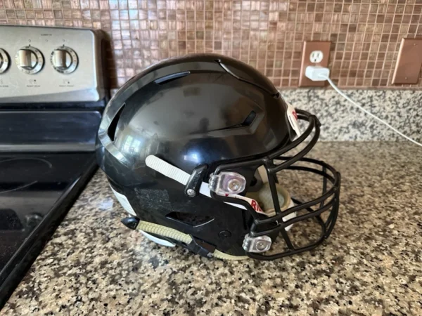 Riddell SpeedFlex Football Helmet Black with Facemask (Youth Small) - Image 2