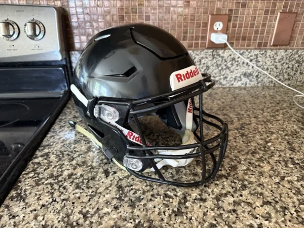 Riddell SpeedFlex Football Helmet Black with Facemask (Youth Small)